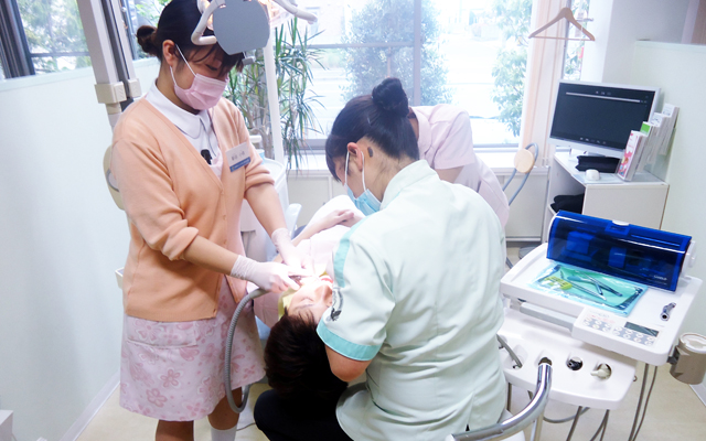 徳島県鳴門市 とみなが歯科医院｜一人一人のスキルアップ