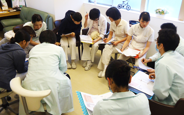徳島県鳴門市 とみなが歯科医院｜院内での勉強会を行いました