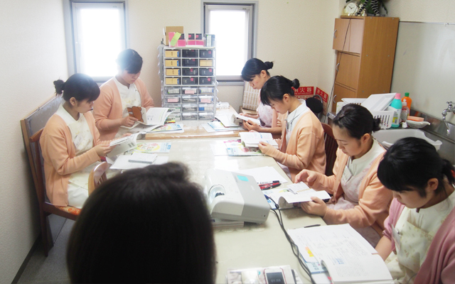 徳島県鳴門市 とみなが歯科医院｜第三回新人研修を行いました。