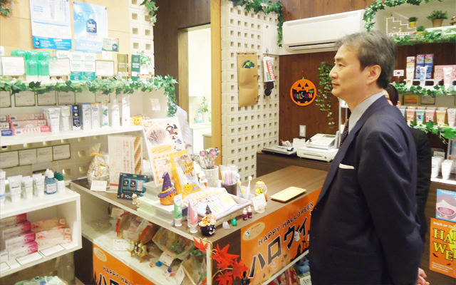 徳島県鳴門市 とみなが歯科医院｜北海道大学の菅谷准教授に見学にお越し頂きました